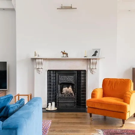 2, 2 Driffield Terrace Bright & Spacious 2-bed In - Pass The Keys