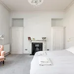 2, 2 Driffield Terrace Bright & Spacious 2-bed In - Pass The Keys 约克