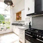 2, 2 Driffield Terrace Bright & Spacious 2-bed In - Pass The Keys Apartment York