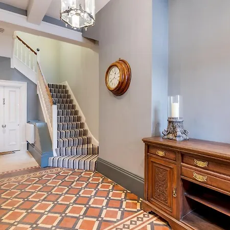 2, 2 Driffield Terrace Bright & Spacious 2-bed In - Pass The Keys Daire