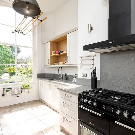 2, 2 Driffield Terrace Bright & Spacious 2-bed In - Pass The Keys Daire York